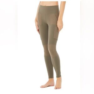 ALO  Women's Cargo Leggings